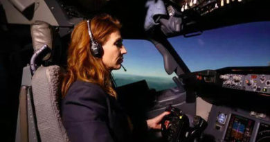 纪录片：美国空军美女飞行员，到昆明当机长 （上）