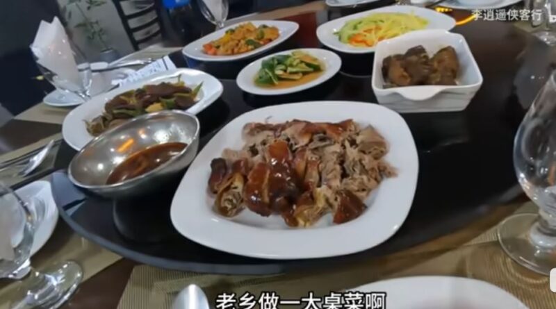 云南老乡在伊朗开店卖烤鸭, 牛干巴, 过桥米线(视频）